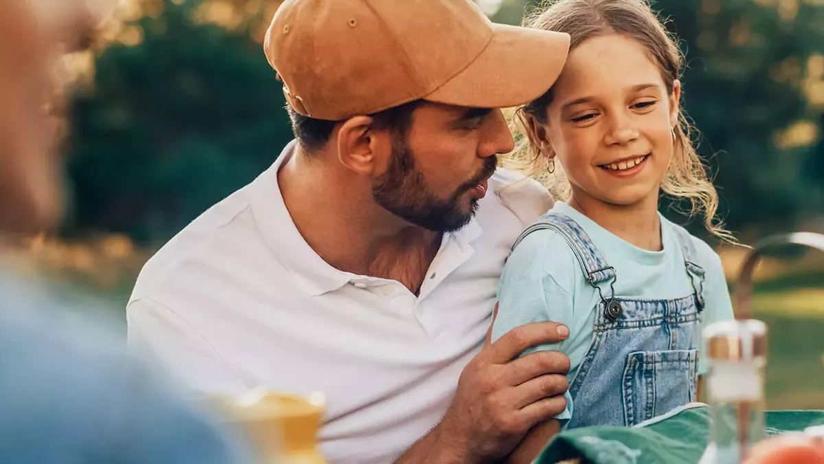 Gemeinsame Familienmahlzeit als Symbol für Ernährung und Wohlbefinden
